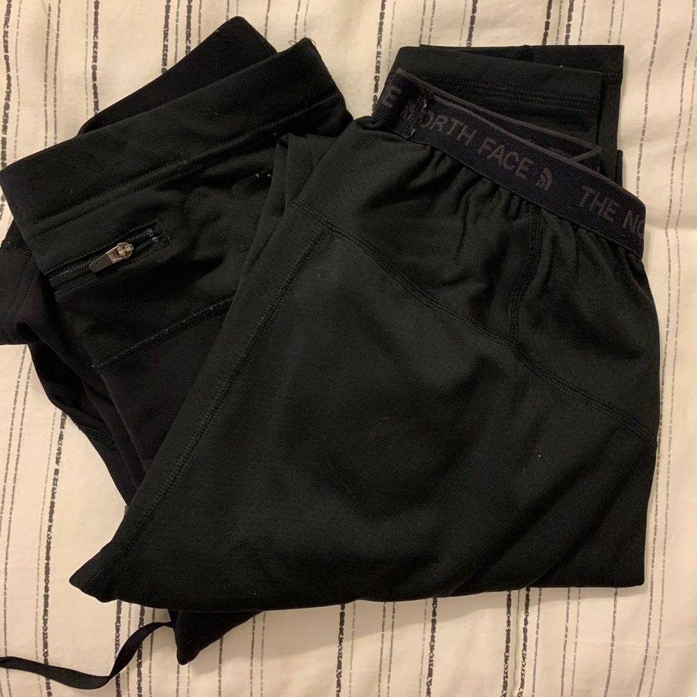 2 North Face Leggings